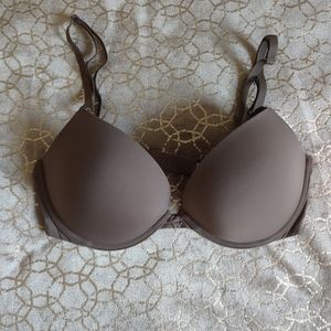 Victoria Secret Full Coverage Padded Bra in Smooth - EUC